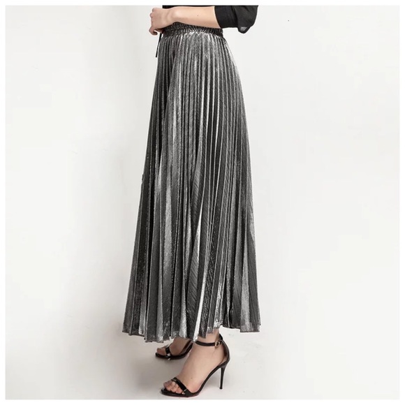 The SAVONNA Metallic Full Skirt - Picture 5 of 15